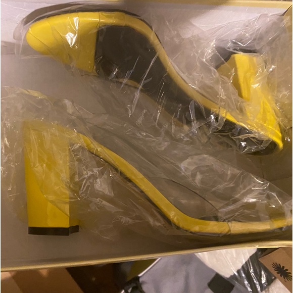 Meilikelin: Yellow Block Heel Open Toe Transparent Strap Sandals (w/o box) 8.5 - Picture 5 of 5